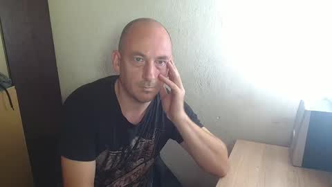 Snapshot of johanbarker chatting on 5, 11, 2025 Johan online show from 5, 11, 2025