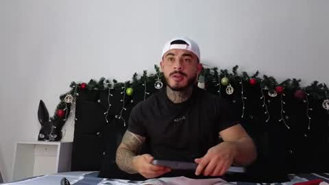 Snapshot of john_and_louis chatting on 18, 12, 2024 John online show from 18, 12, 2024