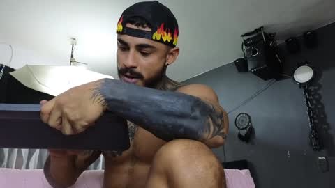 Snapshot of john_and_louis chatting on 28, 1, 2025 John online show from 28, 1, 2025