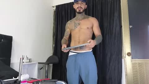 Snapshot of john_and_louis chatting on 27, 2, 2025 John online show from 27, 2, 2025