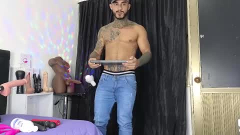 Snapshot of john_and_louis chatting on 9, 3, 2025 John online show from 9, 3, 2025