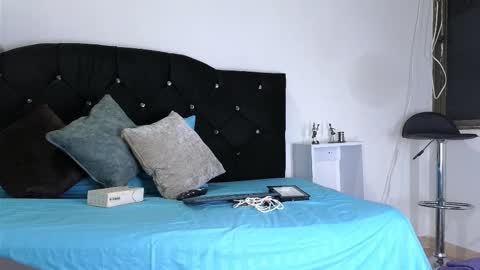 Snapshot of john_and_louis chatting on 26, 9, 2025 John online show from 26, 9, 2025