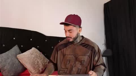 Snapshot of john_and_louis chatting on 13, 10, 2025 John online show from 13, 10, 2025