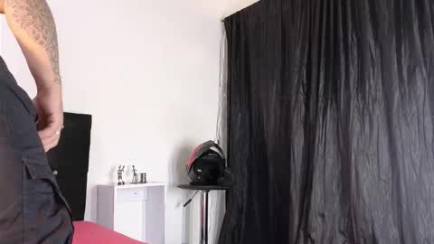 Snapshot of john_and_louis chatting on 15, 10, 2025 John online show from 15, 10, 2025