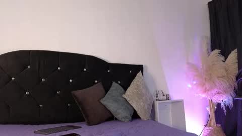 Snapshot of john_and_louis chatting on 25, 10, 2025 John online show from 25, 10, 2025