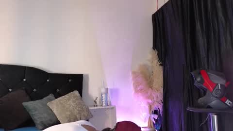 Snapshot of john_and_louis chatting on 12, 11, 2025 John online show from 12, 11, 2025