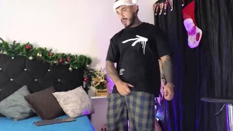 Snapshot of john_and_louis chatting on 14, 11, 2025 John online show from 14, 11, 2025