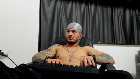 Snapshot of jonnyporn1 chatting on 8, 1, 2025 jonnyporn1 online show from 8, 1, 2025
