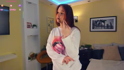 Snapshot of joyce_energy chatting on 14, 12, 2025 Joyce online show from 14, 12, 2025