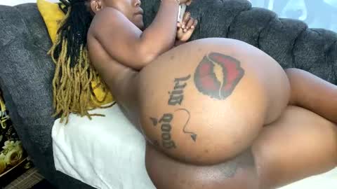 Snapshot of joyslim1 chatting on 16, 11, 2025 Butterflyass online show from 16, 11, 2025