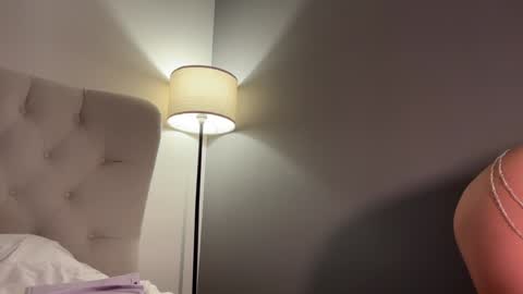 Jennie and Sophia online show from 26, 12, 2024