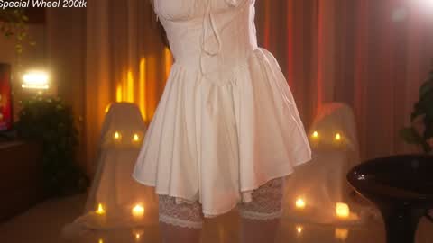 Jennifer Diaz online show from 12, 11, 2025