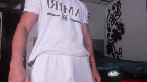 Snapshot of juan_bruce chatting on 15, 11, 2025 juan online show from 15, 11, 2025