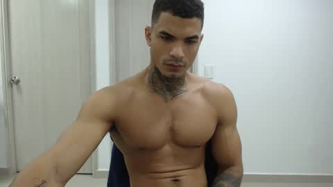 juan_gomez_1 online show from 6, 1, 2025