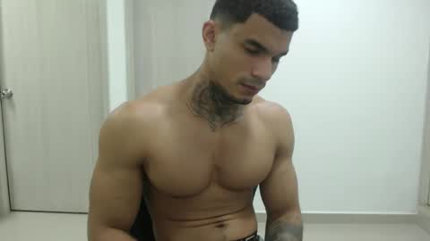 juan_gomez_1 online show from 25, 2, 2025