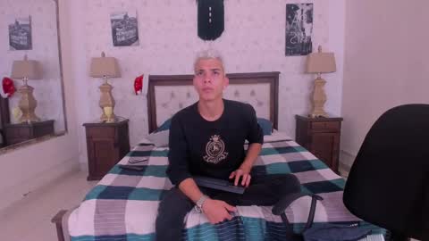 Snapshot of juan_lovers chatting on 4, 12, 2024 J U A N L O V E R S online show from 4, 12, 2024