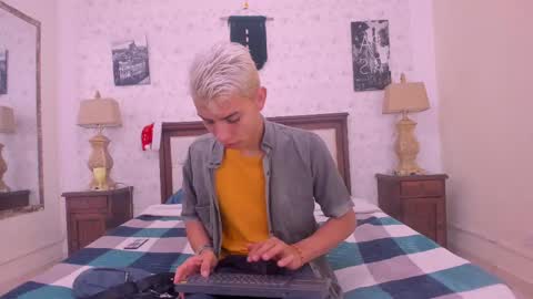 Snapshot of juan_lovers chatting on 5, 12, 2024 J U A N L O V E R S online show from 5, 12, 2024