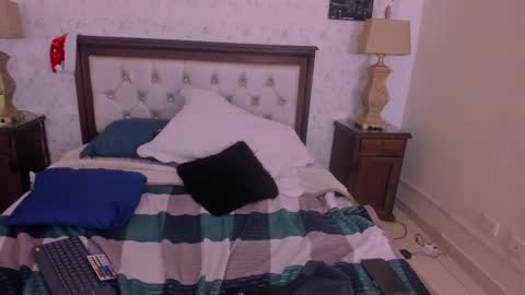 Snapshot of juan_lovers chatting on 5, 12, 2024 J U A N L O V E R S online show from 5, 12, 2024