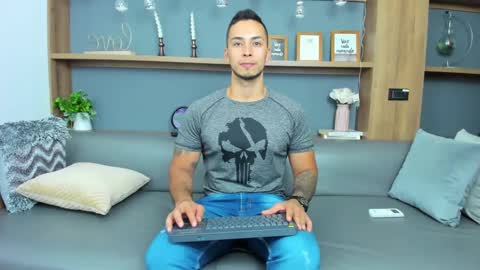 juan_muscle online show from 5, 3, 2025