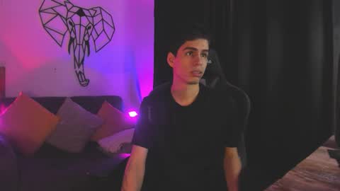 Juan Posada online show from 4, 2, 2026