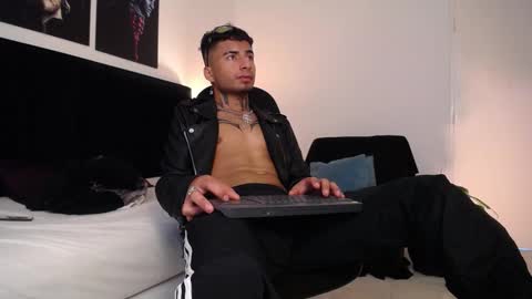 Snapshot of juancamilo_66 chatting on 5, 1, 2025 Juan online show from 5, 1, 2025