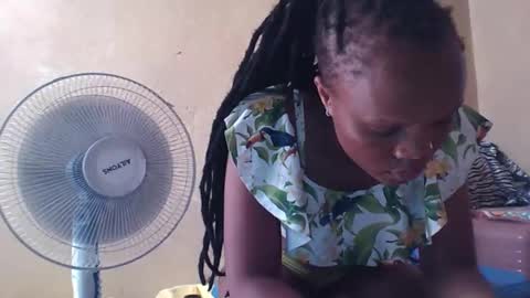 juice_petite3 online show from 21, 2, 2025