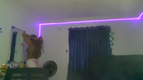 Snapshot of juicy_pussy1122 chatting on 14, 10, 2025 Emily online show from 14, 10, 2025