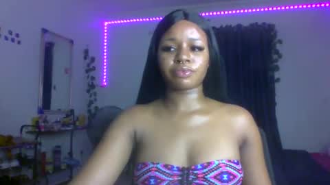 Snapshot of juicy_pussy1122 chatting on 23, 10, 2025 Emily online show from 23, 10, 2025
