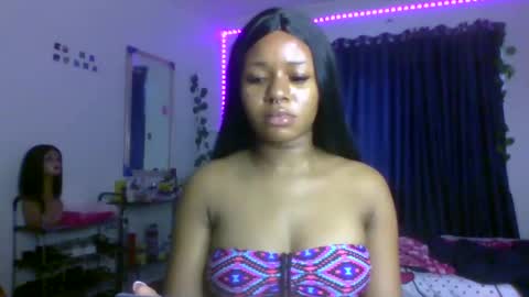 Snapshot of juicy_pussy1122 chatting on 25, 10, 2025 Emily online show from 25, 10, 2025