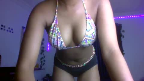 Snapshot of juicy_pussy1122 chatting on 26, 10, 2025 Emily online show from 26, 10, 2025