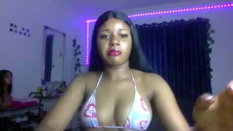 Snapshot of juicy_pussy1122 chatting on 27, 10, 2025 Emily online show from 27, 10, 2025