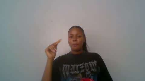 Snapshot of juicy_pussy1122 chatting on 19, 11, 2025 Emily online show from 19, 11, 2025