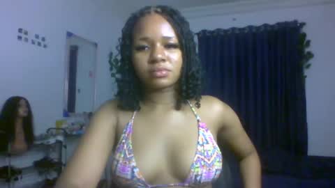 Snapshot of juicy_pussy1122 chatting on 26, 11, 2025 Emily online show from 26, 11, 2025