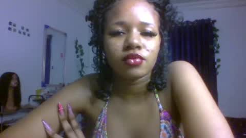 Snapshot of juicy_pussy1122 chatting on 30, 11, 2025 Emily online show from 30, 11, 2025