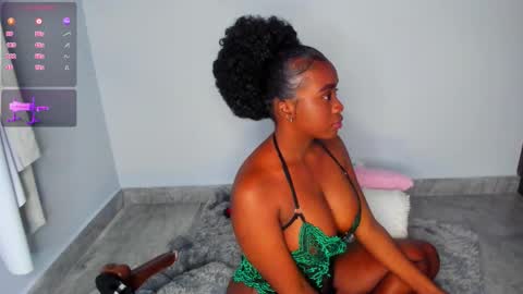 Snapshot of juicy_sky chatting on 25, 11, 2025 Your Paradise online show from 25, 11, 2025