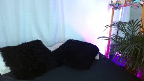 Jules and Gia online show from 12, 1, 2025