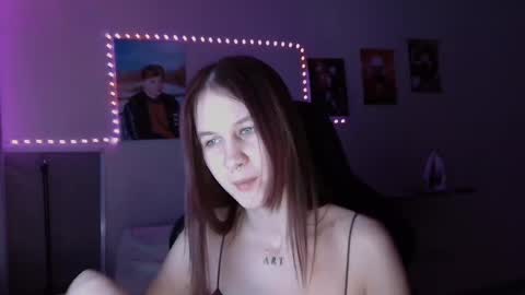 juli_4a online show from 17, 2, 2025