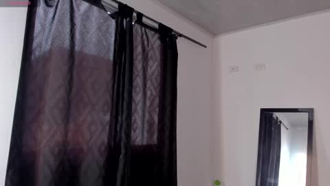 Juli Modelo Independiente online show from 6, 3, 2025