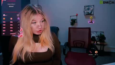 Snapshot of juli_kisss chatting on 6, 3, 2025 juli kisss online show from 6, 3, 2025