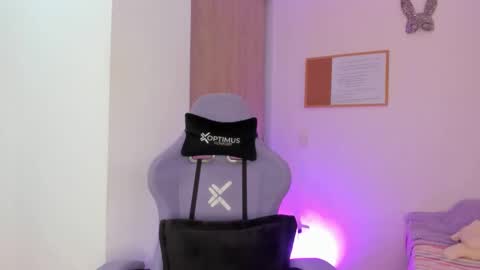 juli_santos_22 online show from 30, 1, 2025