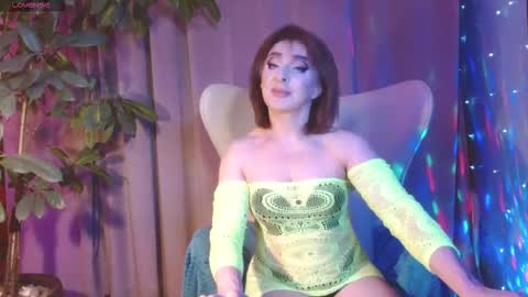 Snapshot of julia_renard chatting on 19, 10, 2025 Julia online show from 19, 10, 2025