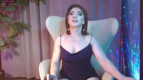 Snapshot of julia_renard chatting on 7, 11, 2025 Julia online show from 7, 11, 2025