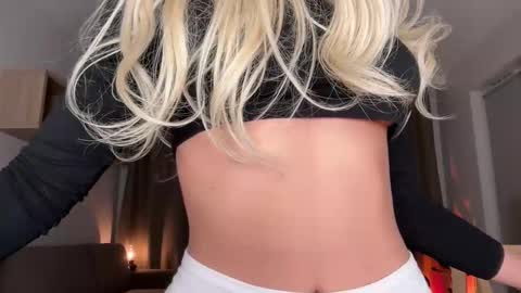 Snapshot of julia_rle chatting on 2, 10, 2025 Julia R Le online show from 2, 10, 2025