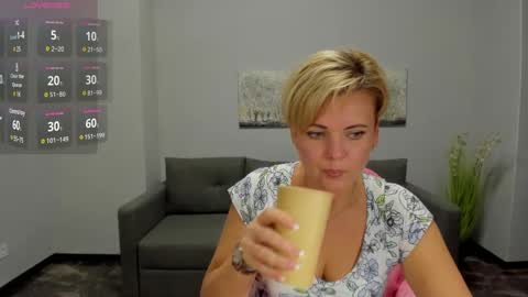 Snapshot of julia_wilsons chatting on 6, 12, 2024 Julia online show from 6, 12, 2024