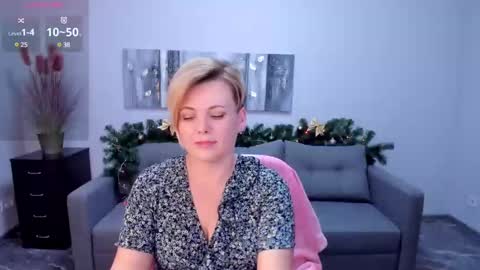 Snapshot of julia_wilsons chatting on 4, 1, 2025 Julia online show from 4, 1, 2025