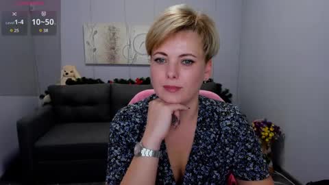 Snapshot of julia_wilsons chatting on 8, 1, 2025 Julia online show from 8, 1, 2025