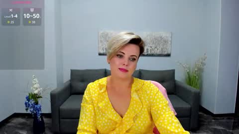 Snapshot of julia_wilsons chatting on 3, 10, 2025 Julia online show from 3, 10, 2025