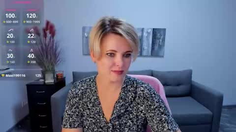 Snapshot of julia_wilsons chatting on 4, 10, 2025 Julia online show from 4, 10, 2025