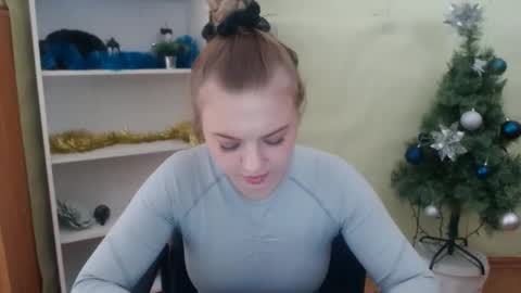 Snapshot of juliacrazy_ chatting on 17, 12, 2024 juliacrazy_ online show from 17, 12, 2024