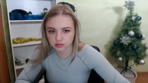 Snapshot of juliacrazy_ chatting on 25, 12, 2024 juliacrazy_ online show from 25, 12, 2024
